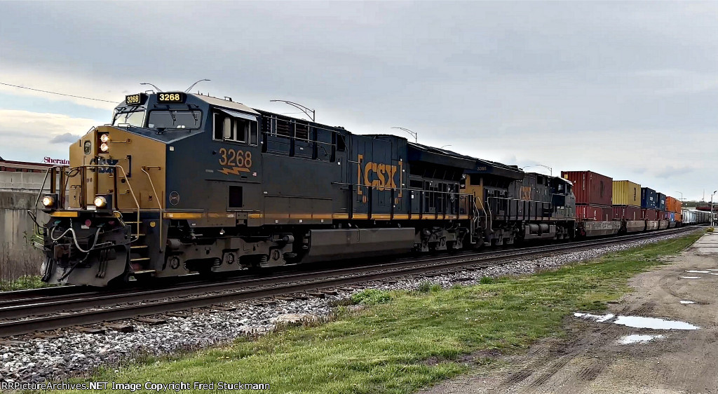 CSX 3268 & 3356 leads L332.